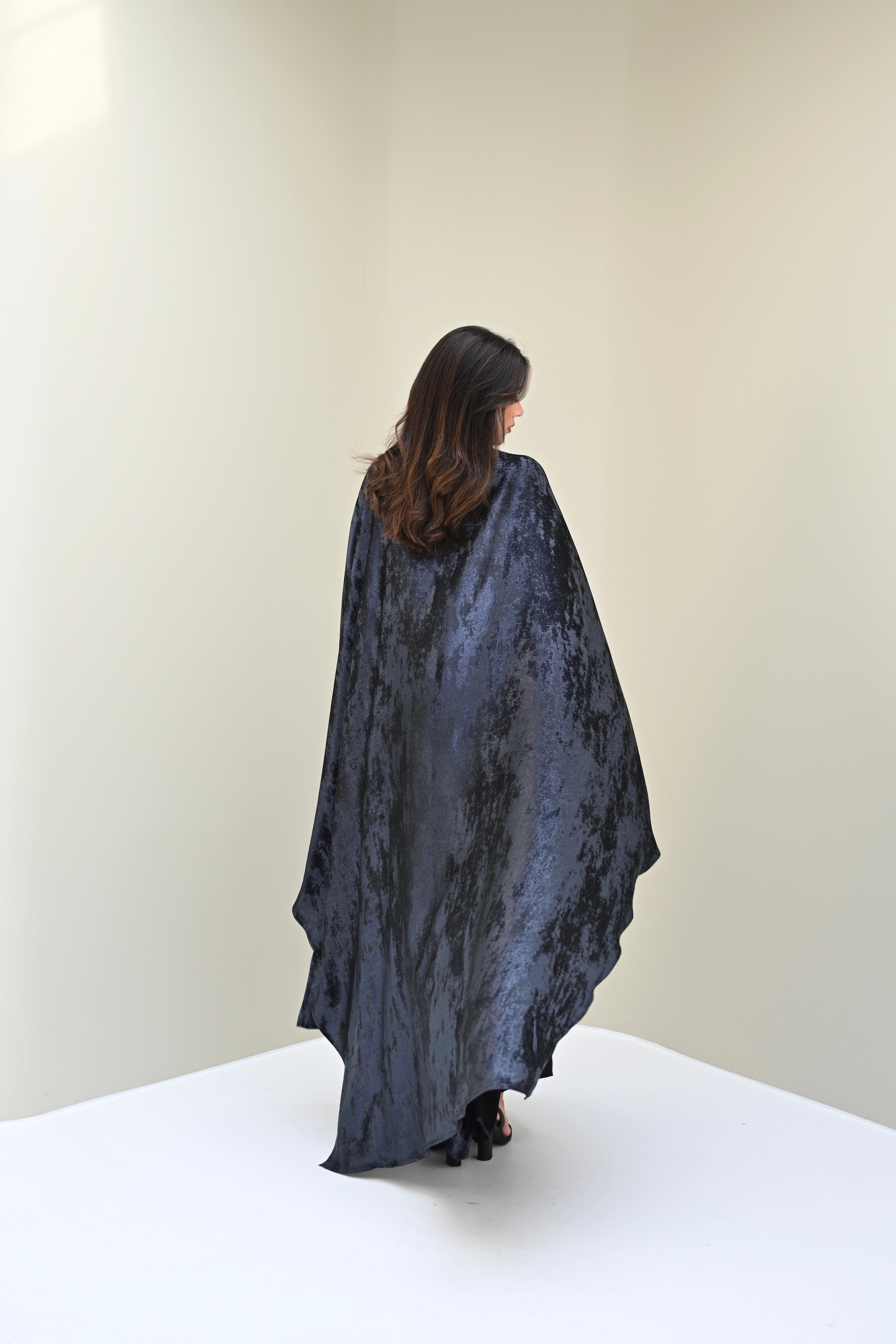 Layali Velvet Abaya – Night Elegance