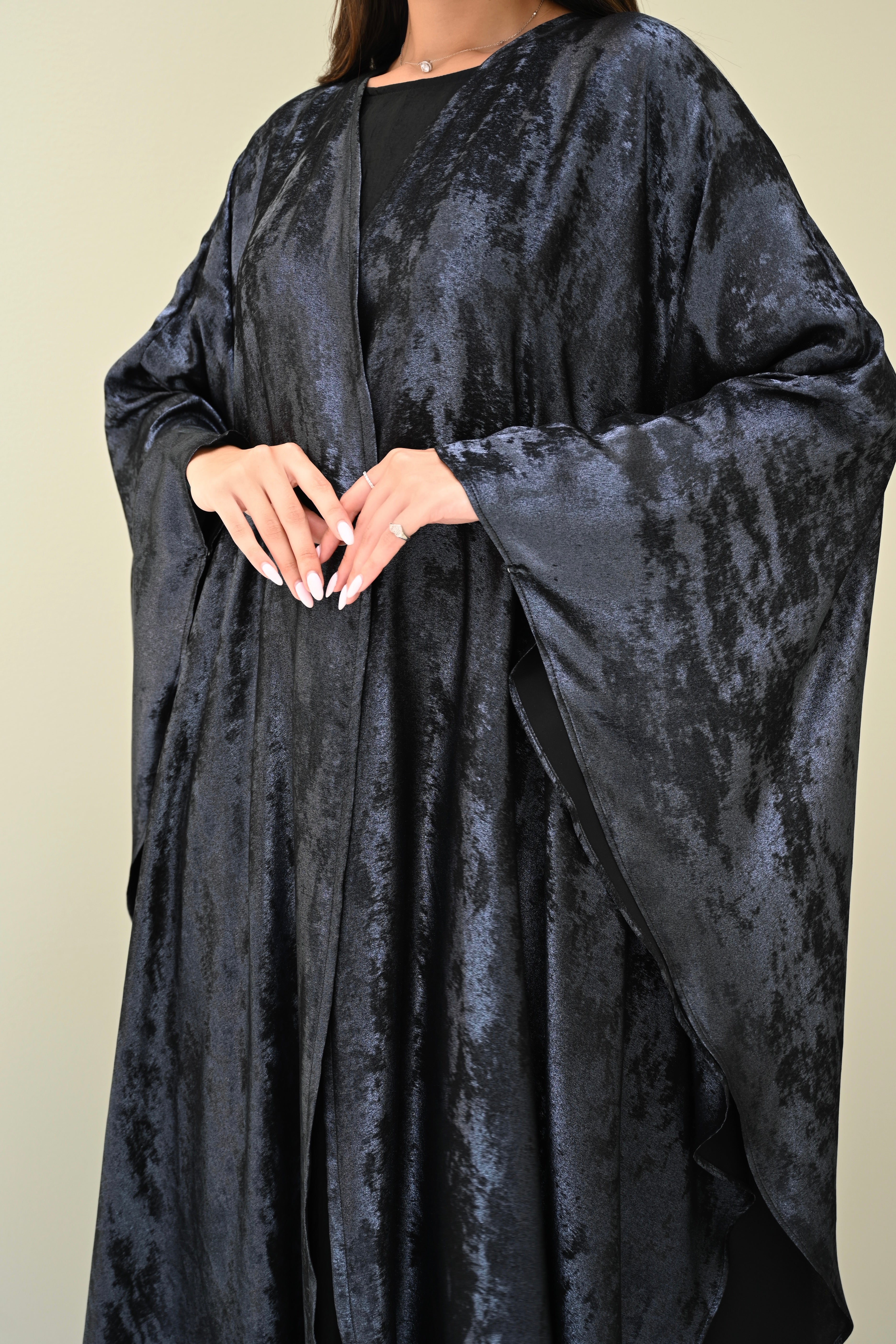 Layali Velvet Abaya – Night Elegance