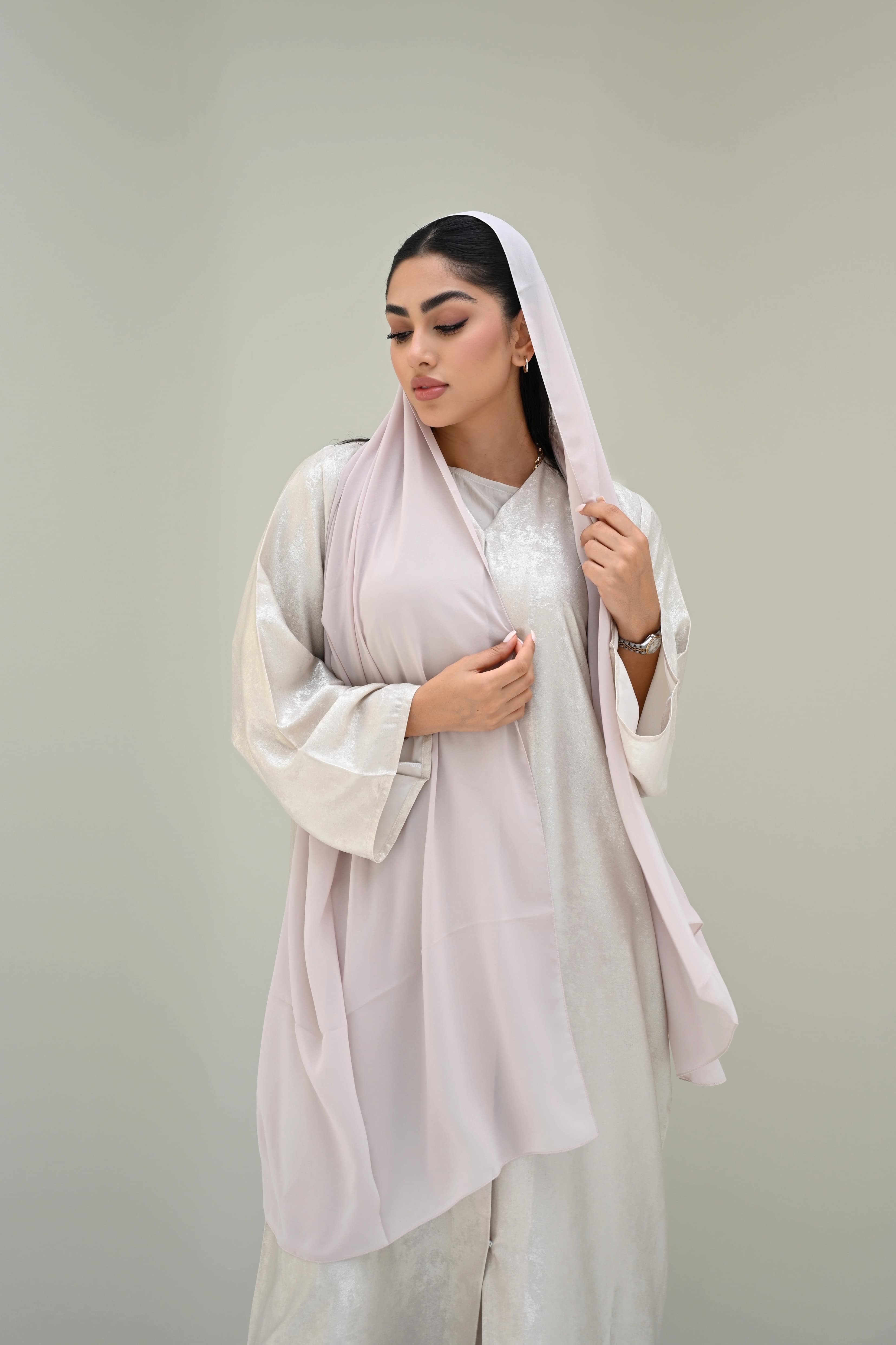 Lunae/Closed Abaya