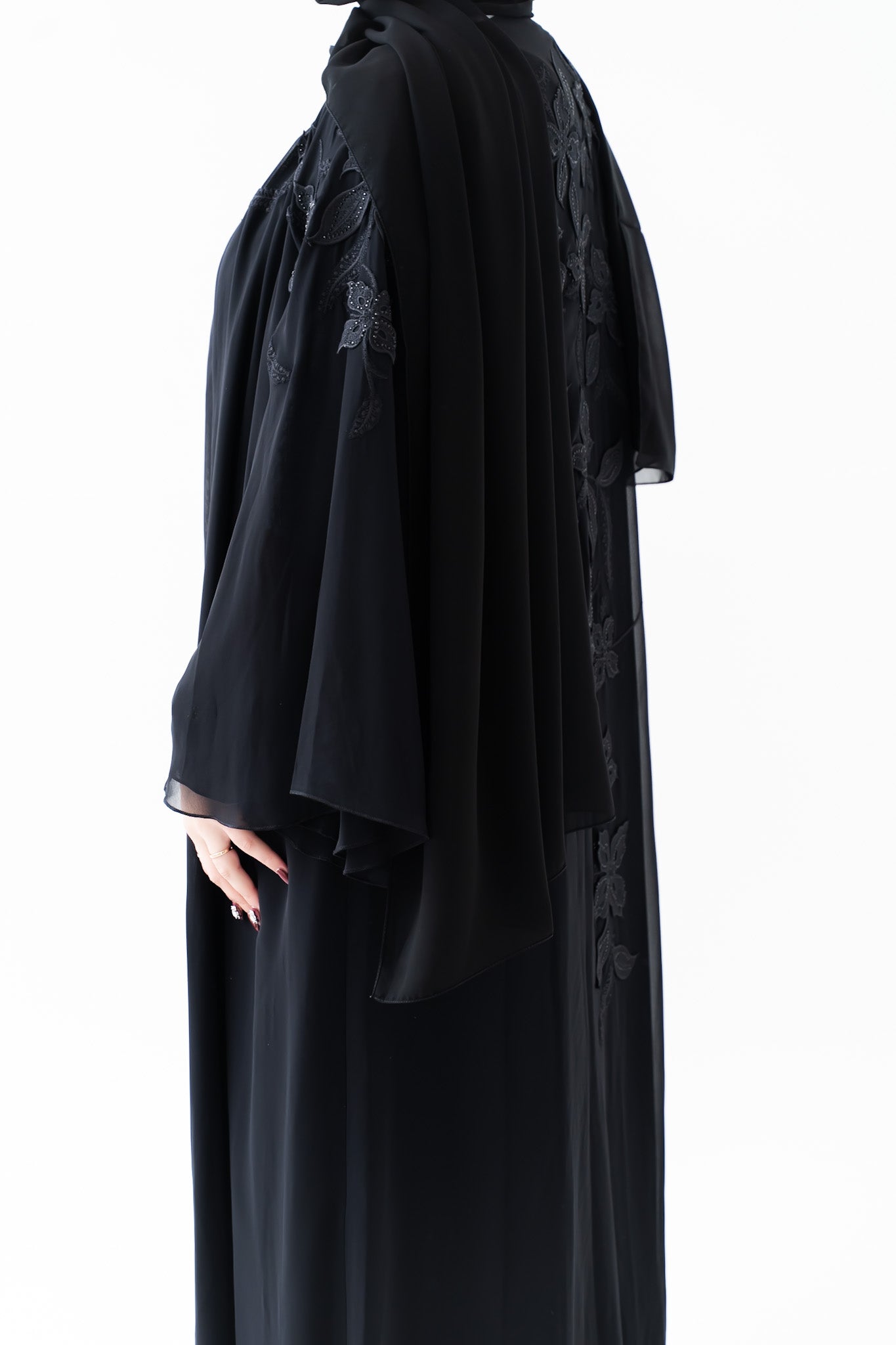 Thuraya Abaya