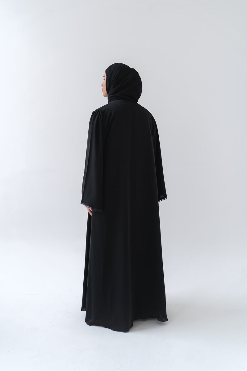 Ruqayyah Abaya – “Classic, Refined, Timeless”