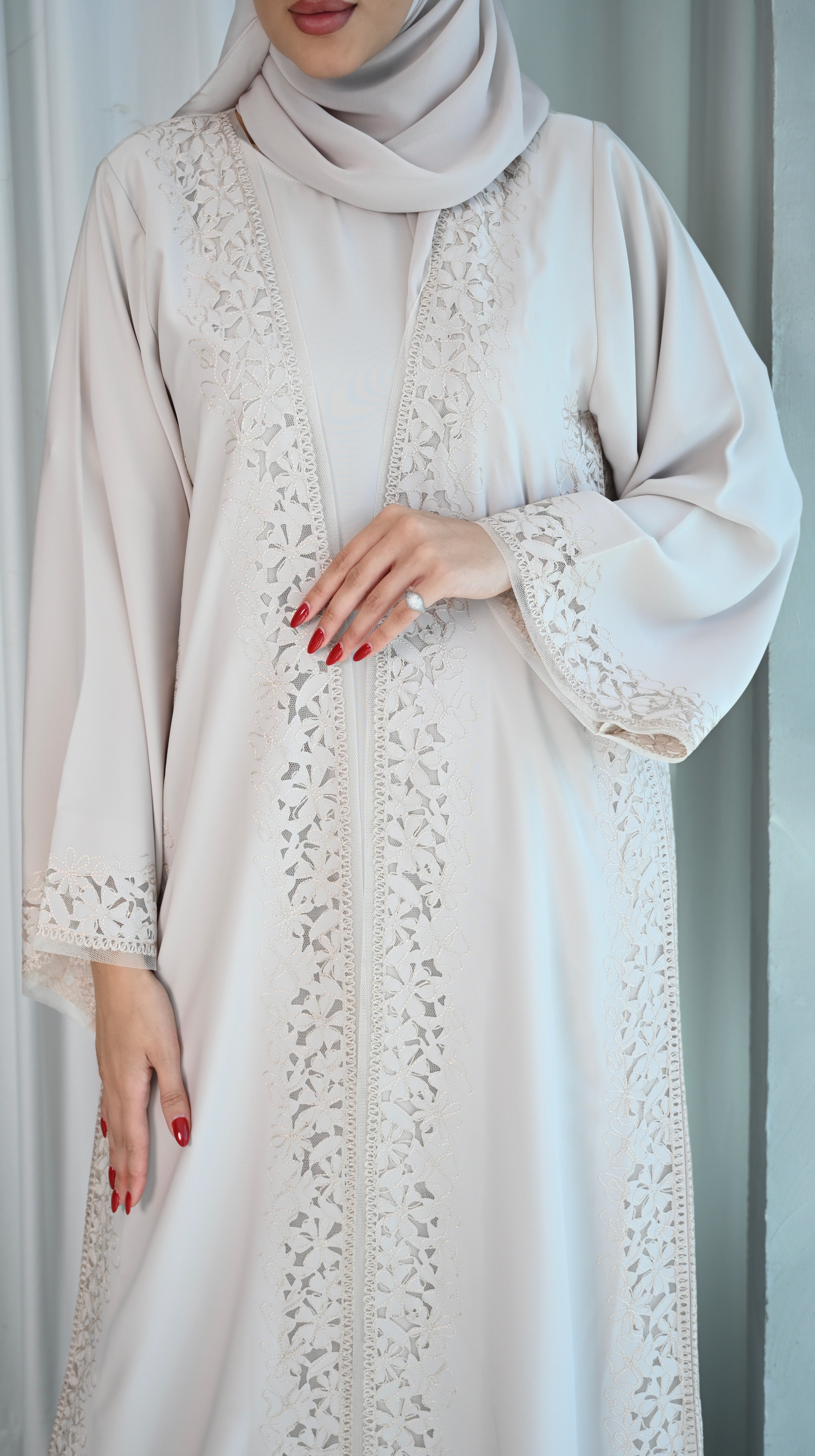 Noor Al Ivory – Khaleeji Lace Abaya