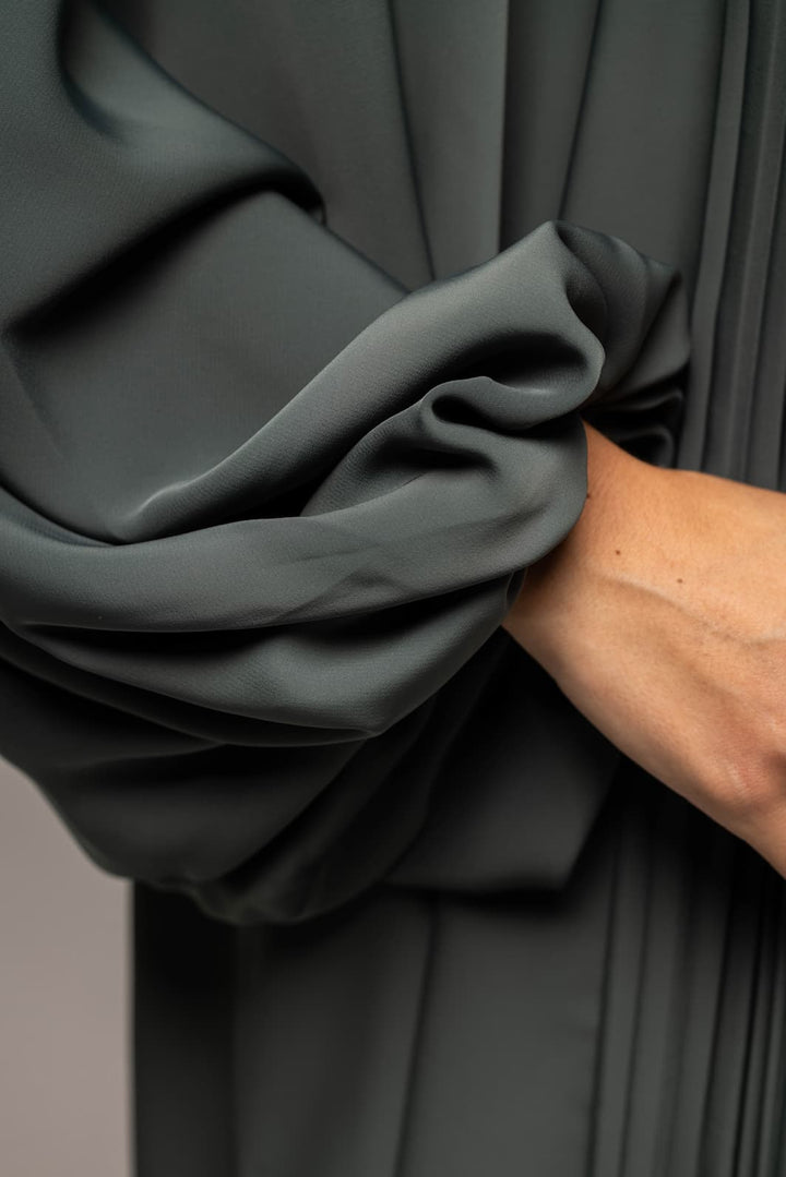 Flowing Sophistication: The Chic Cascade Abaya