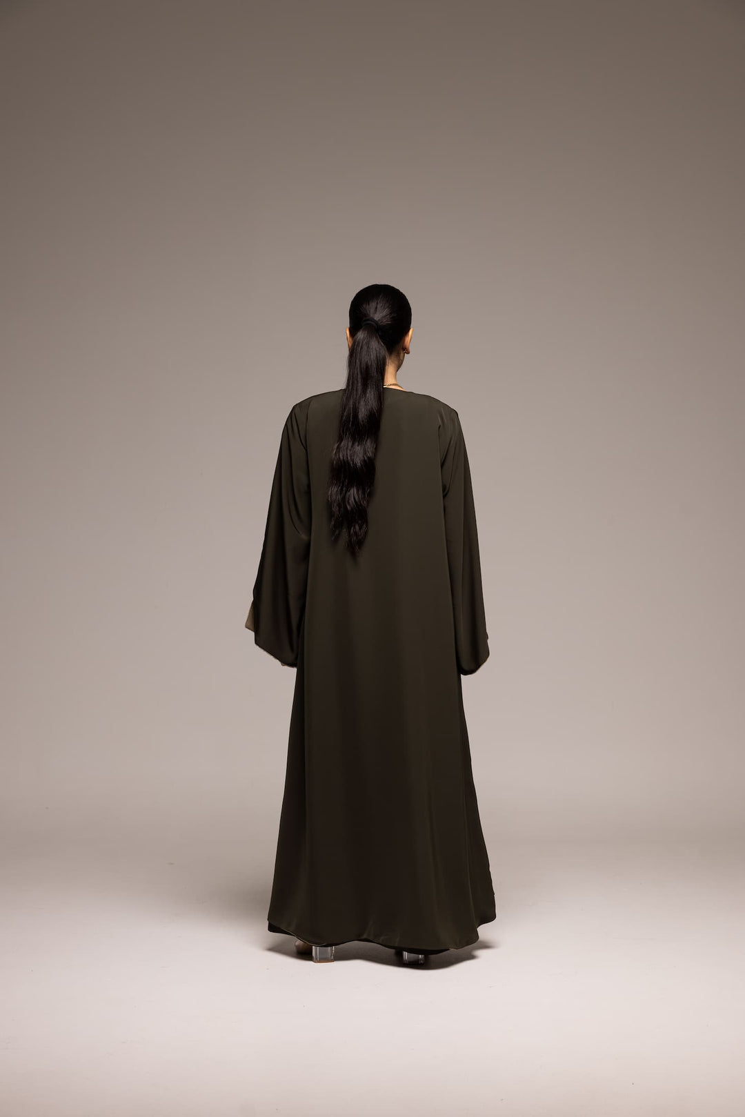 Chic Contrast: The Dual-Tone Elegance Abaya