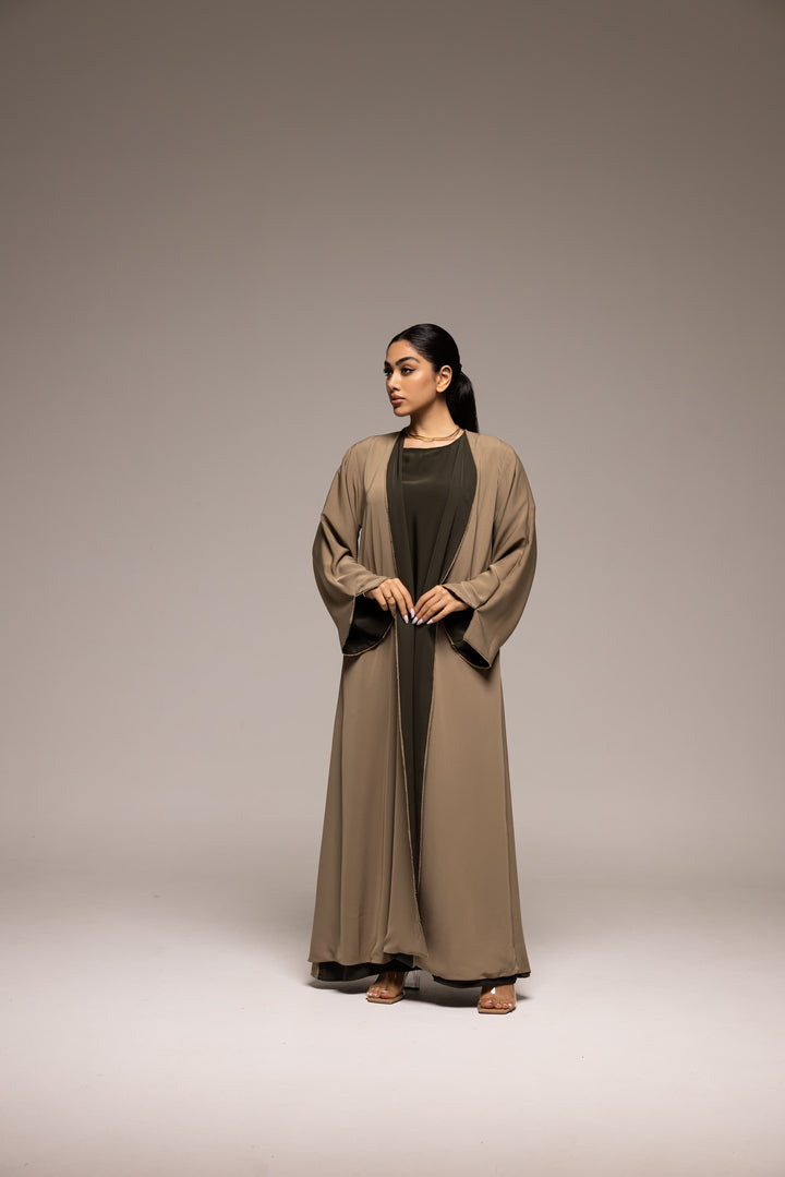 Chic Contrast: The Dual-Tone Elegance Abaya