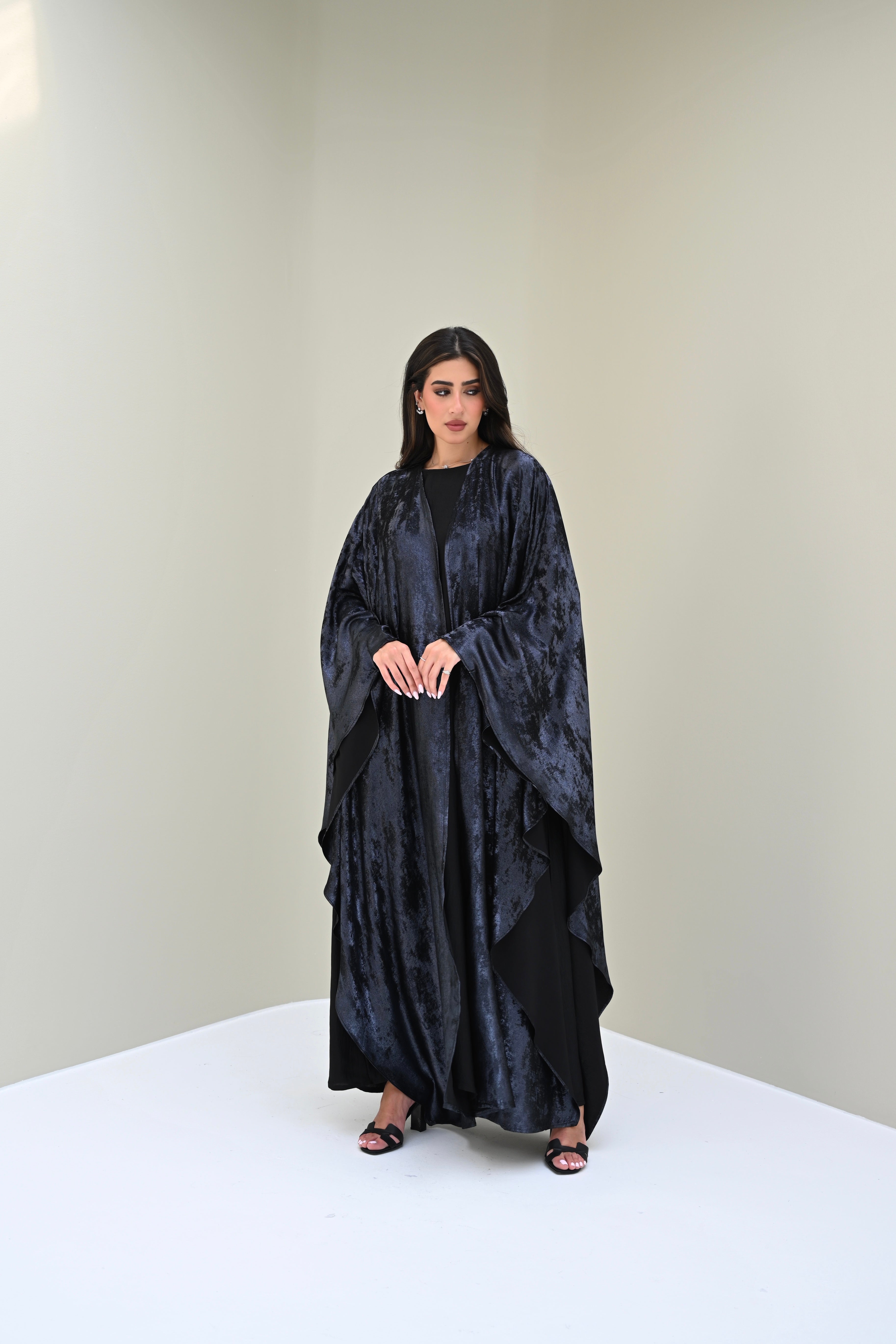Layali Velvet Abaya – Night Elegance