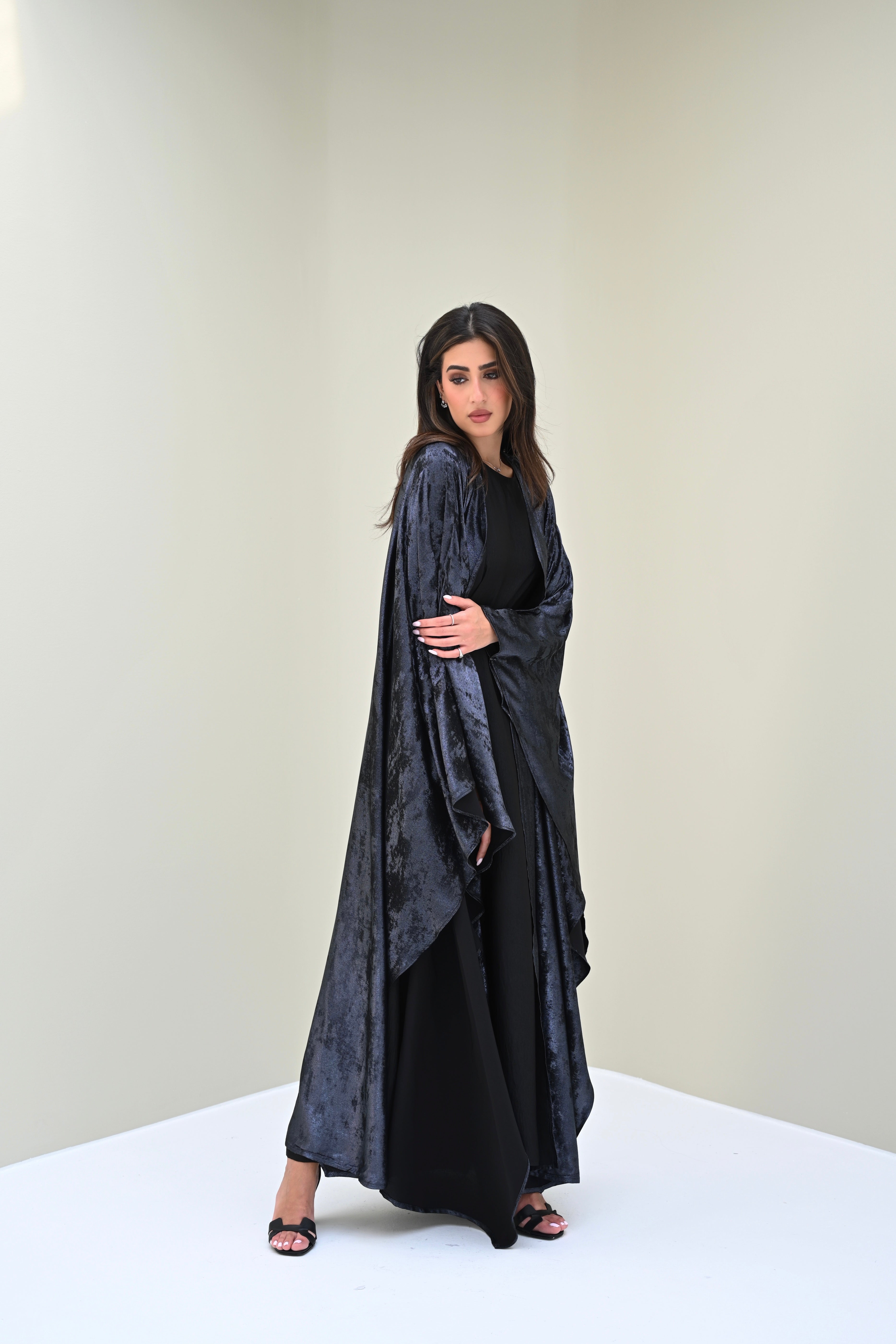 Layali Velvet Abaya – Night Elegance